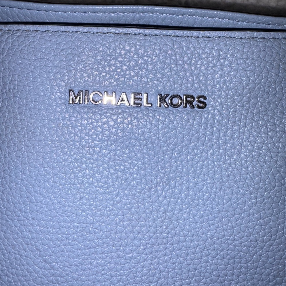 GIVEAWAY #1 MICHAEL KORS LARGE TOTE SATCHEL SHOULDER BAG POWDER BLUE - Picture 2 of 12